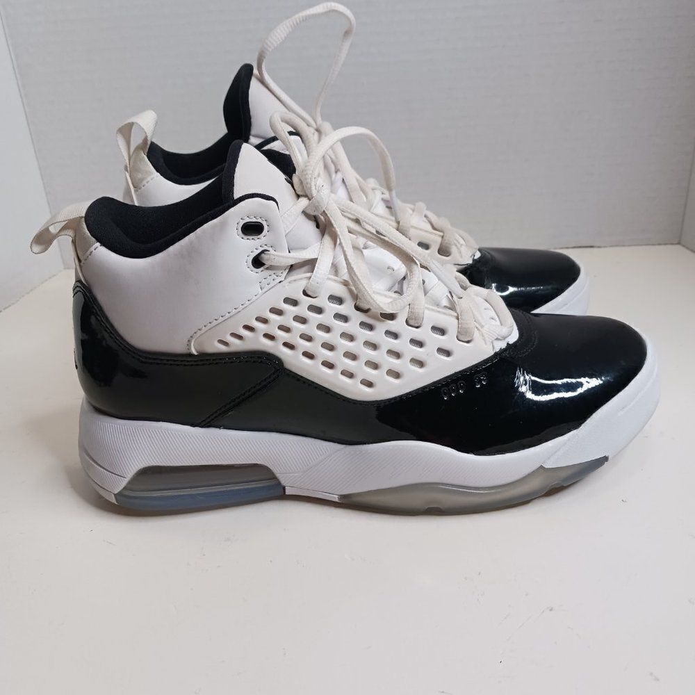 Jordan Youth Sneaker Shoes size 6.5Y